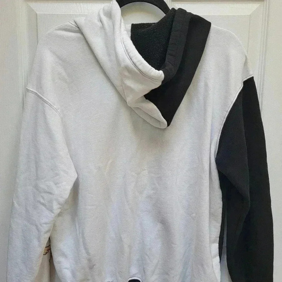 Looney Tunes Graphic Sylvester & Tweety Hoodie Sweatshirt Size Large (11/13) - Picture 2 of 3